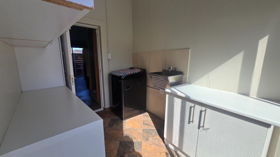 5 Bedroom Property for Sale in Sunningdale Western Cape